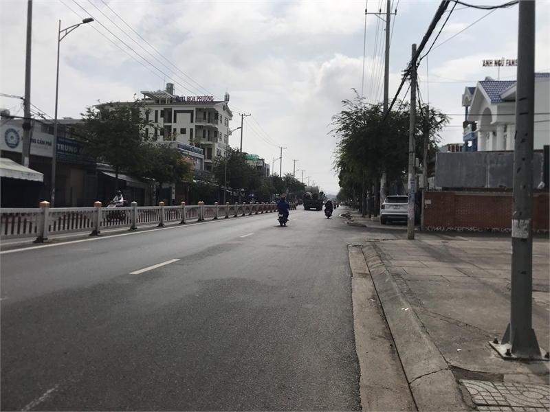 Cho thuê mặt bằng đường 30/4 tpvt, góc đông dân cư 13731550