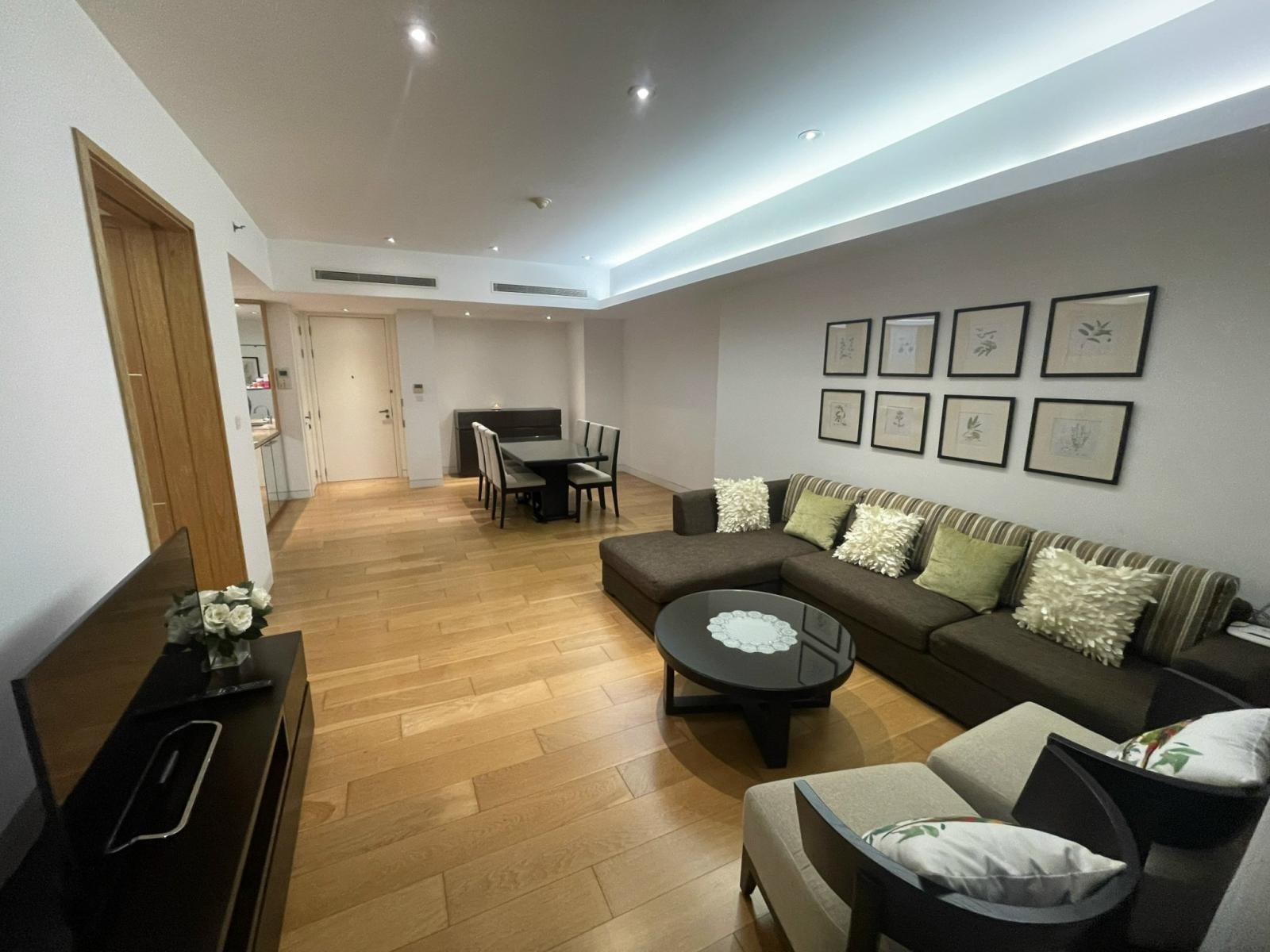 Cho thuê căn hộ IPH Tháp Tây 145m2. 3 phòng ngủ. Nội thất: full. Indochina Plaza, Đường Xuân Thủy, 13736135