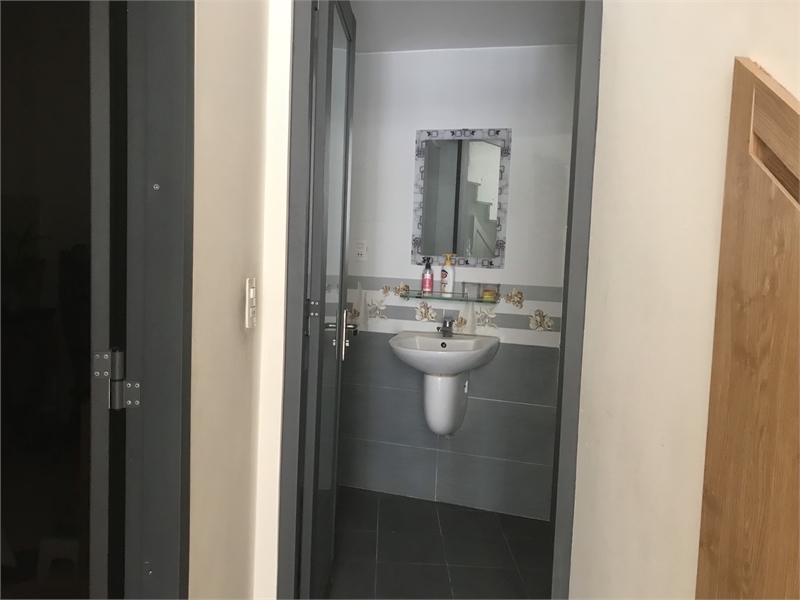 Cho thuê mặt bằng cửa kính máy lạnh gần ngã tư Lê lai, Bà Triệu, TPVT 13738538