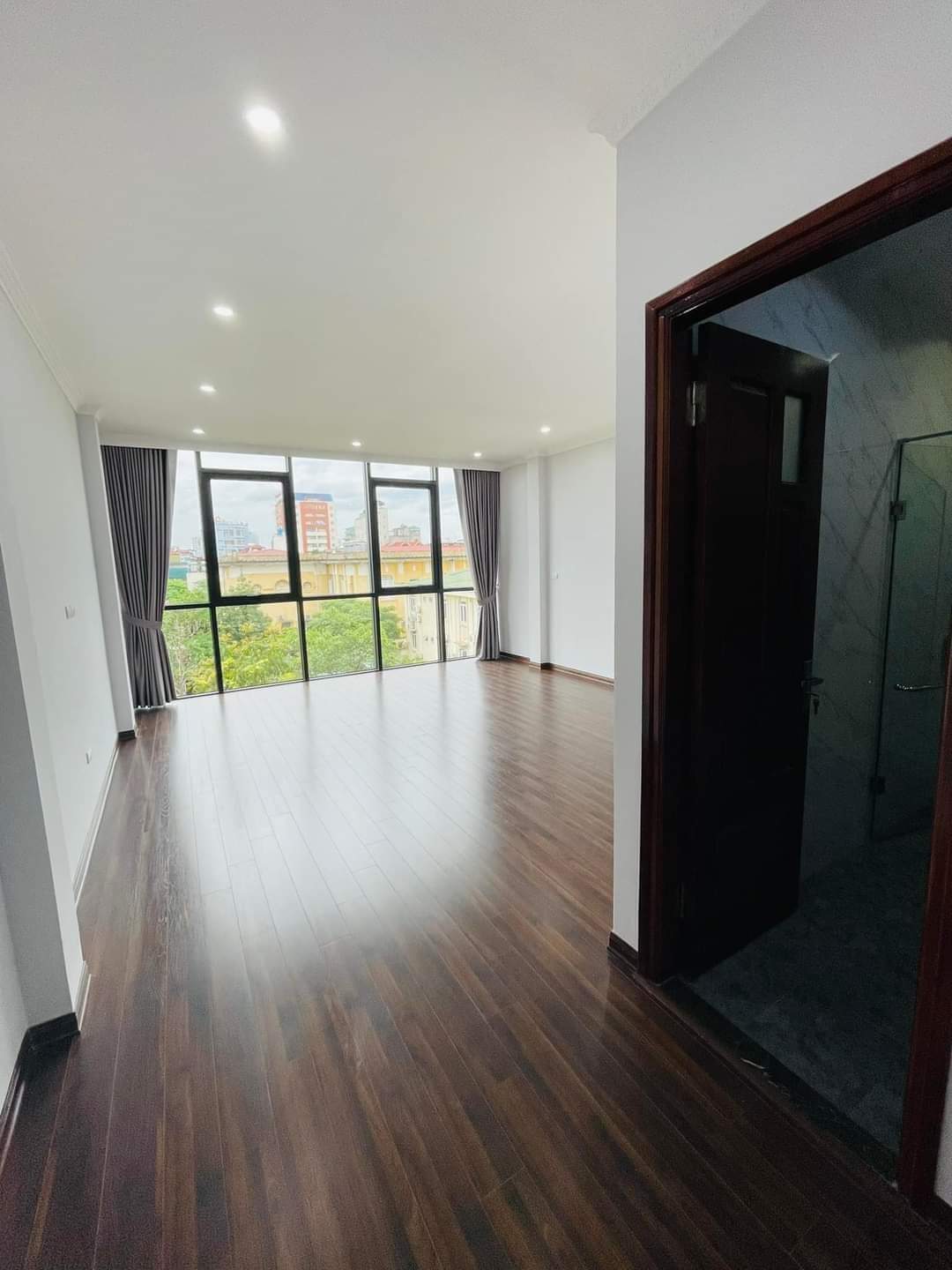 víp nhất quận đống đa tòa VP hoàng cầu ôtô tránh 84,5m 7t nhỉnh 31 tỷ. 13764246