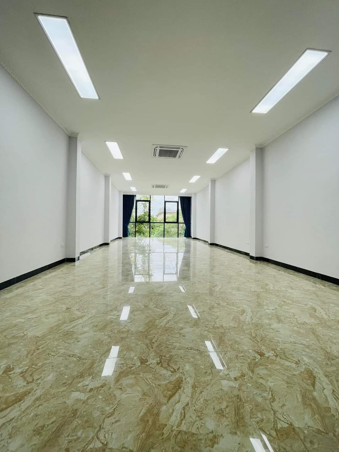 víp nhất quận đống đa tòa VP hoàng cầu ôtô tránh 84,5m 7t nhỉnh 31 tỷ. 13764246