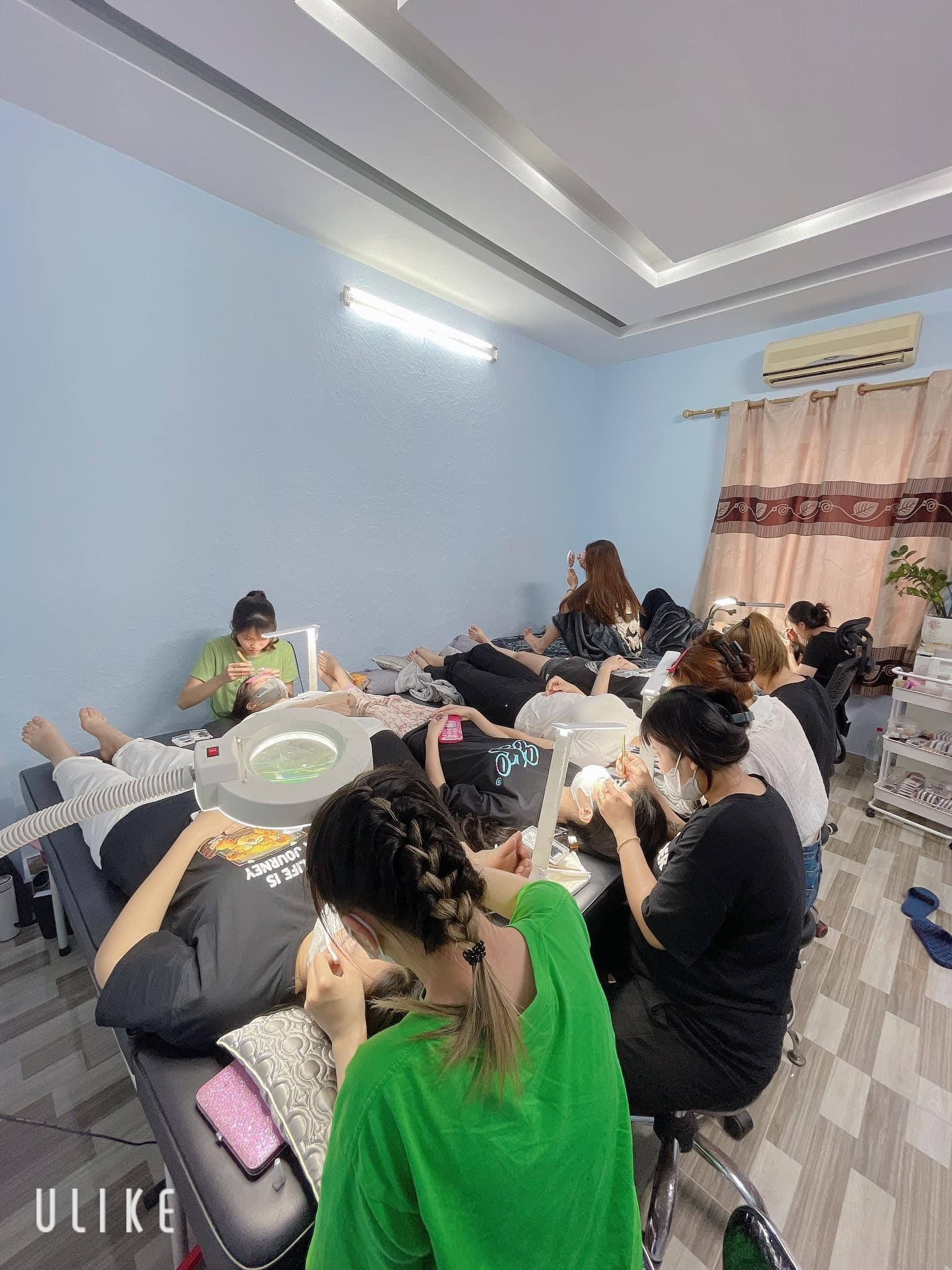 MÌNH MỞ PHUN XĂM DƯ 2 TẦNG CẦN TÌM NGƯỜI GHÉP SPA HOẶC MI 13766389