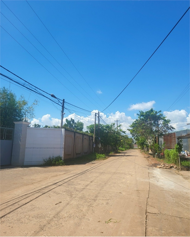 bán gấp nhà xưởng kèm đất trống đang trồng cây ăn trái , trạm điện lớn, qh toàn bộ SKC 13776232