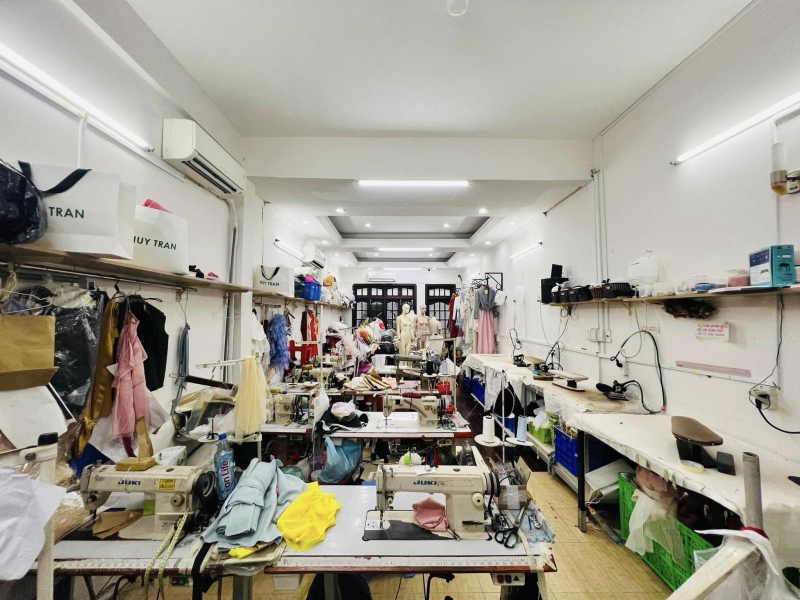 MẶT TIỀN TRUNG TÂM QUẬN NHẤT - HIẾM - CÓ 1 - 0 - 2. đường Lý Tự Trọng Q1 13779299