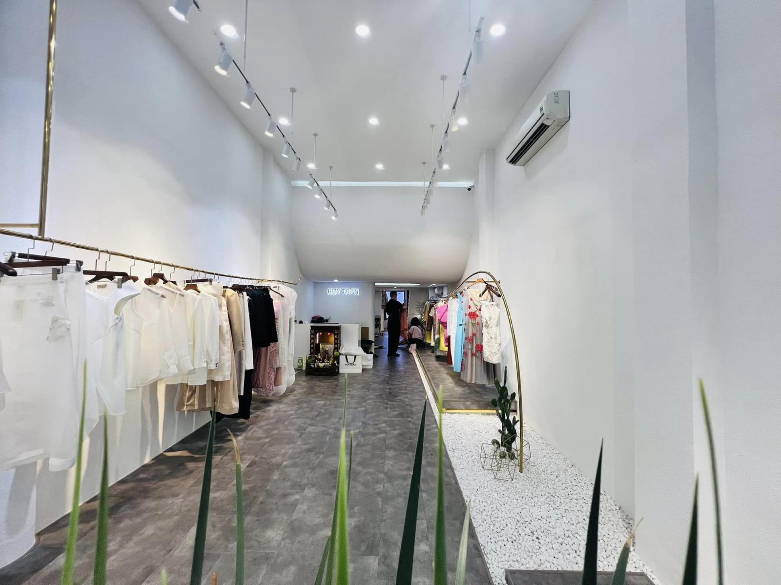 MẶT TIỀN TRUNG TÂM QUẬN NHẤT - HIẾM - CÓ 1 - 0 - 2. đường Lý Tự Trọng Q1 13779299