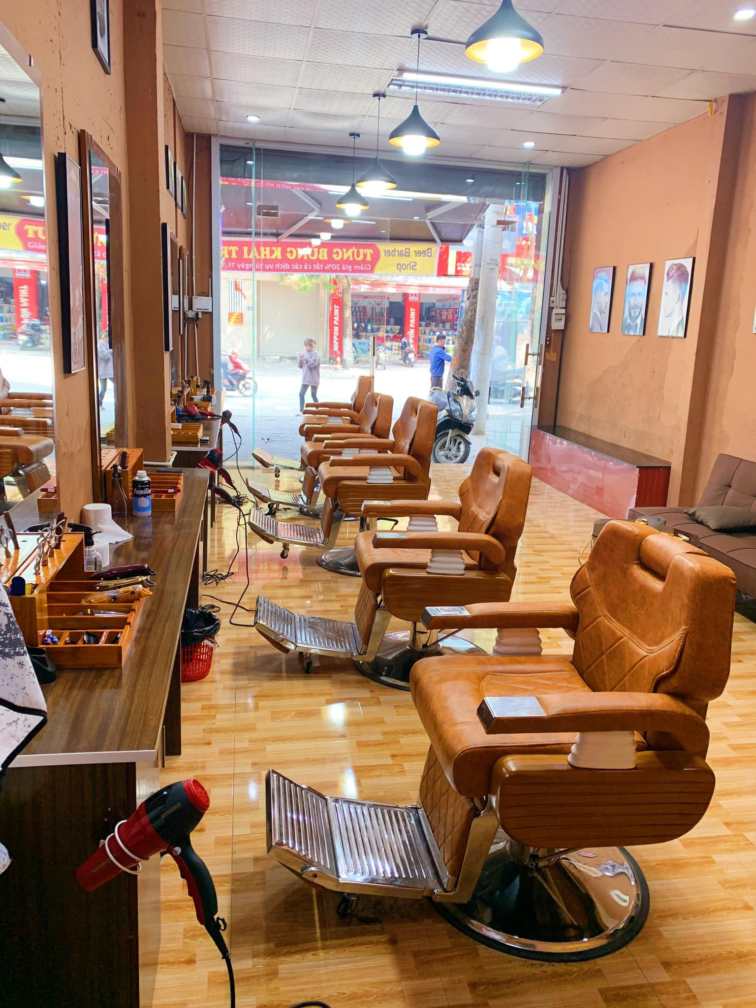 Vì lí do công việc sắp phải đi nên chủ quá cần sang nhượng toàn bộ quán cắt tóc barber nam tâm huyết 13786488