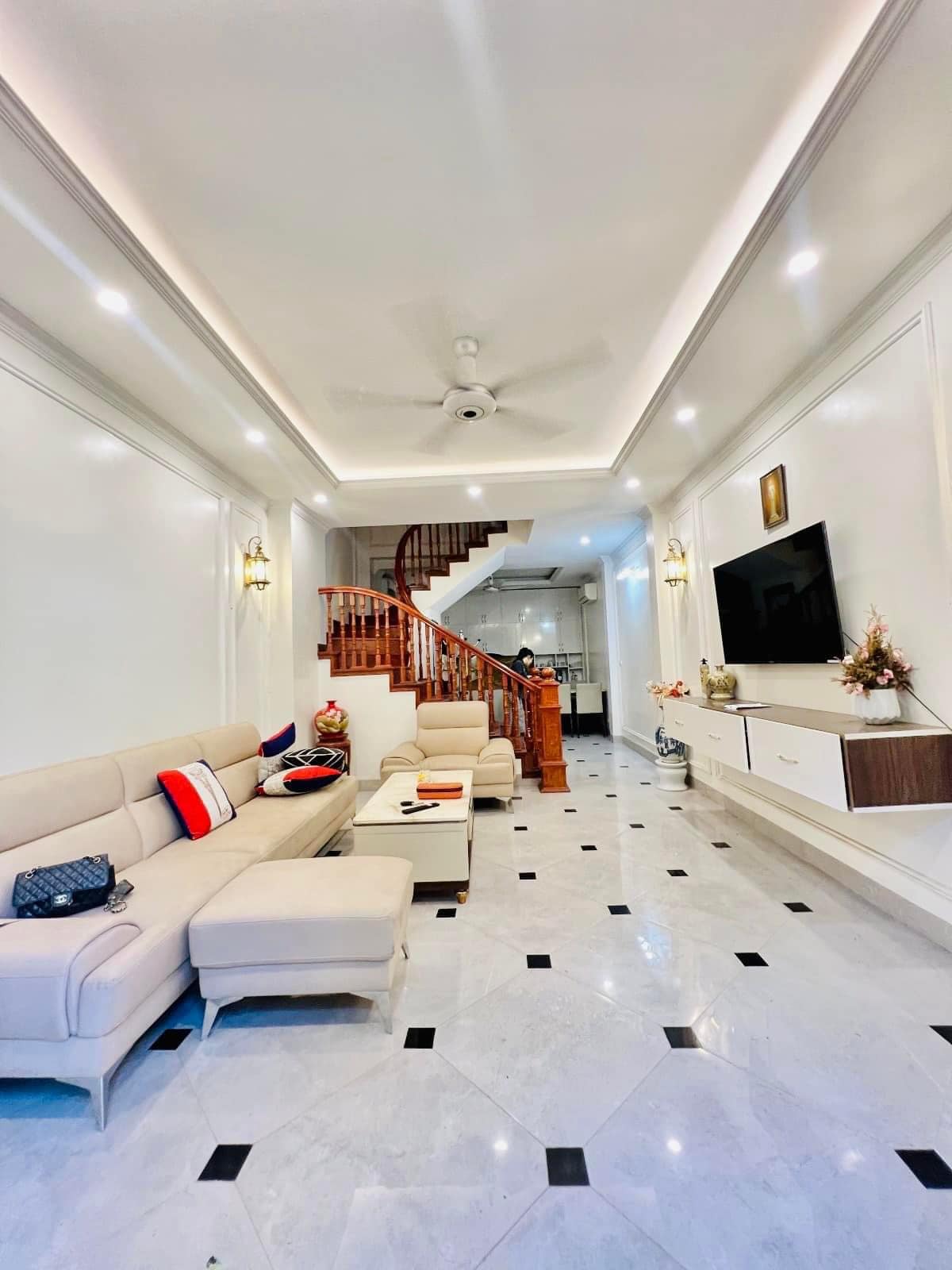 Chuyển Công Tác Bán Nhà Ngô Gia Tự, Quận Long Biên 5T, 38m2 giá 3,75 tỷ 13798184