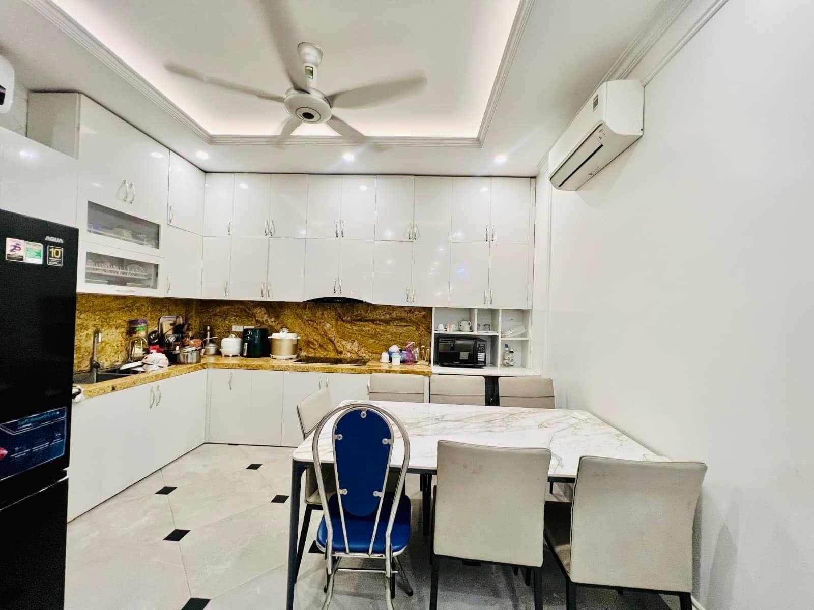 Chuyển Công Tác Bán Nhà Ngô Gia Tự, Quận Long Biên 5T, 38m2 giá 3,75 tỷ 13798184