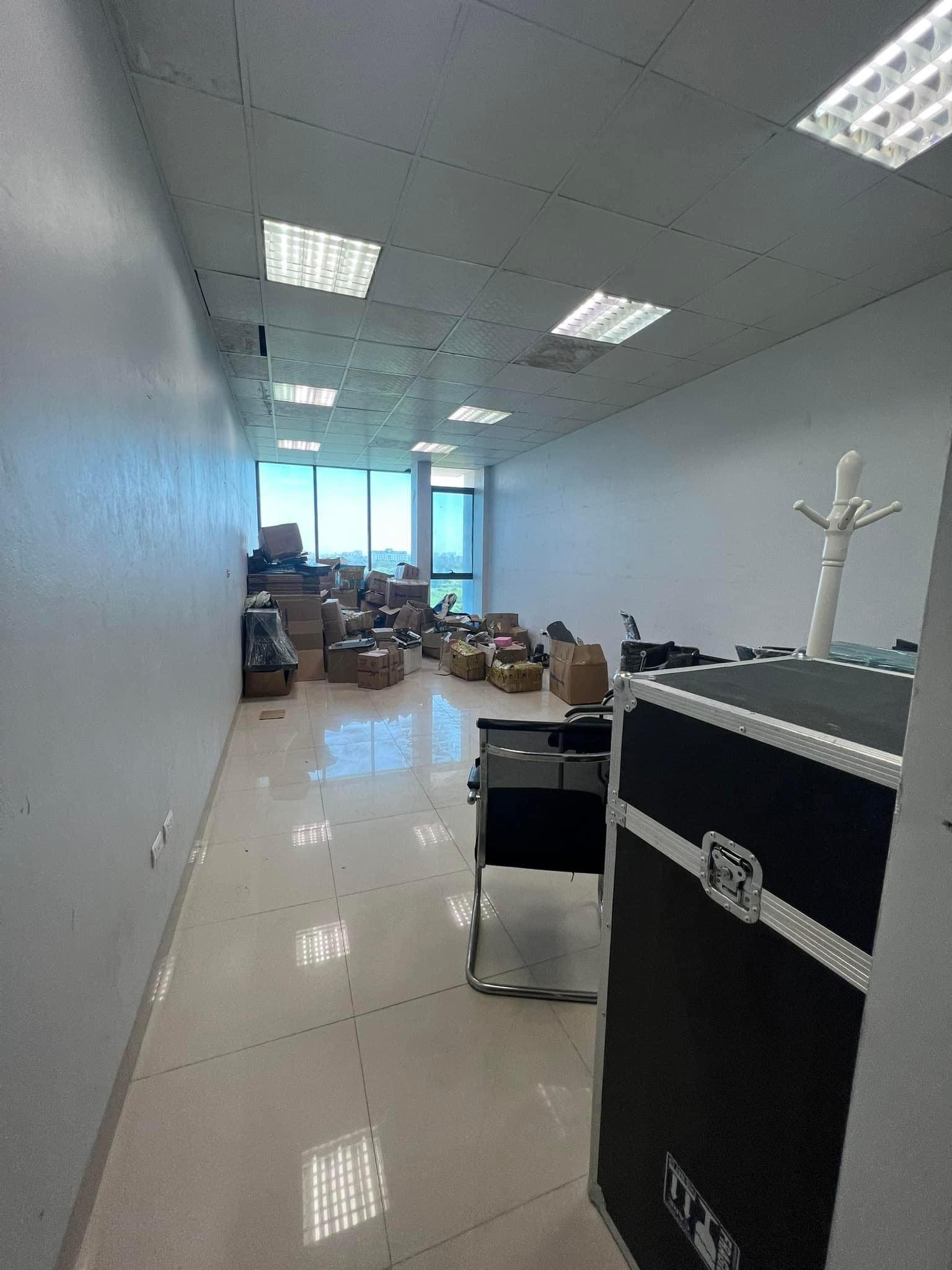 CHO THUÊ NGUYÊN CĂN MẶT PHỐ CỔ LINH 80M X 6 TẦNG, THANG MÁY 28TR 13799645