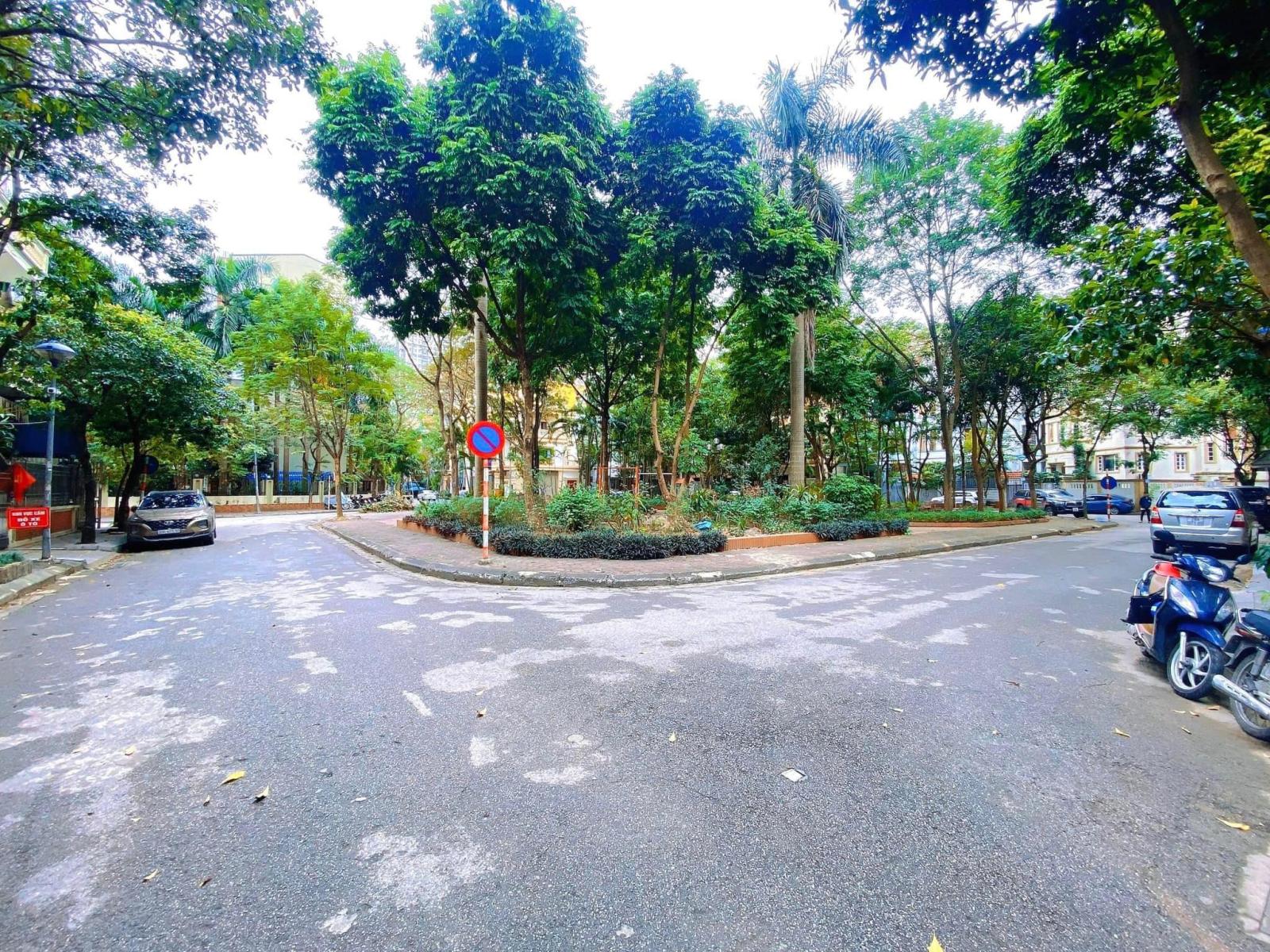 BÁN BIỆT THỰ VIP -  QUAN CHỨC CẤP CAO - HÀNG XÓM NHÀ ĐẠI TƯỚNG TÔ LÂM - - VỈA HÈ - Ô TÔ TRÁNH ĐỖ 13801369