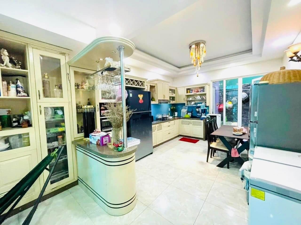 Chủ gấp bán nhà đẹp Bùi Văn Ba,giảm giá cực sâu gần 2tỷ rưỡi,Xe tải quay đầu,DT 76m ,5 tầng 13802302