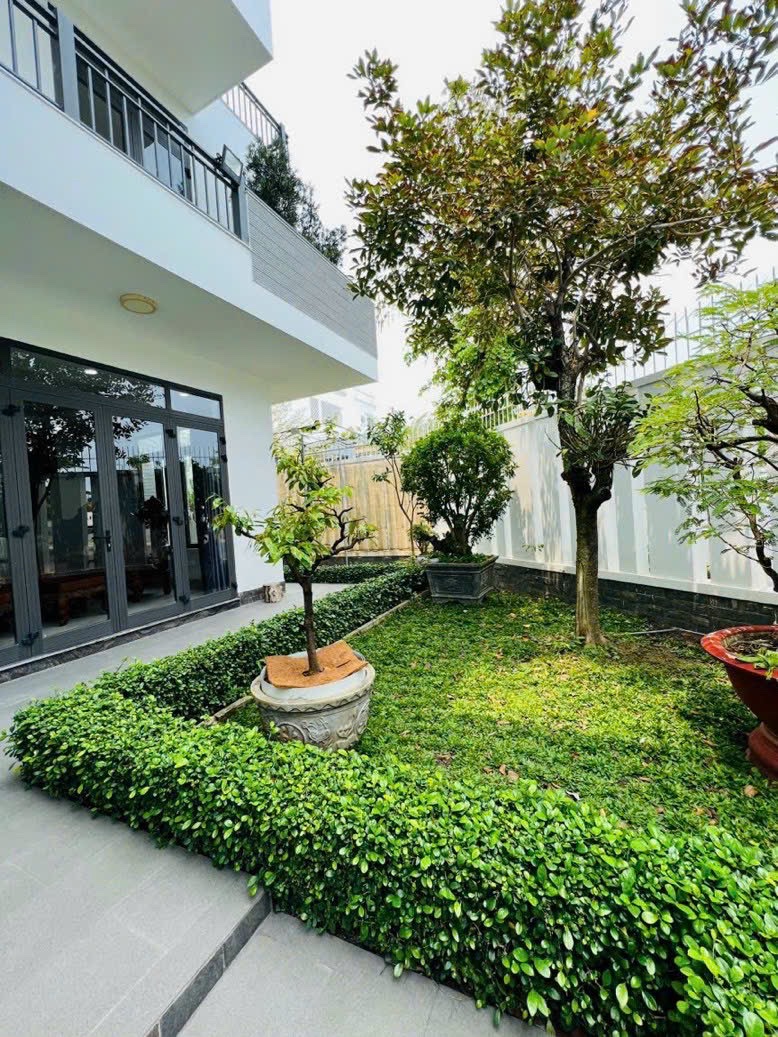 Cho thuê biệt thự vườn góc 2 MT 16m ở Phước Long 13812055