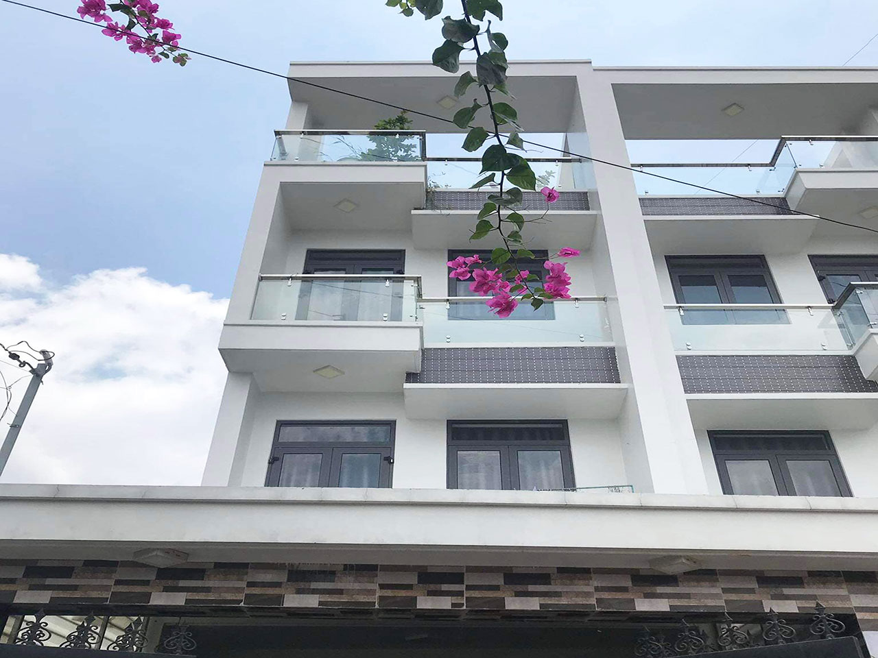 NHÀ MỚI ĐẸP Ở NGAY - HẺM XE HƠI TRÁNH, AN PHÚ ĐÔNG QUẬN 12, 76M2, 4 TẦNG, 4 PN, CHỈ HƠN 4 13816249