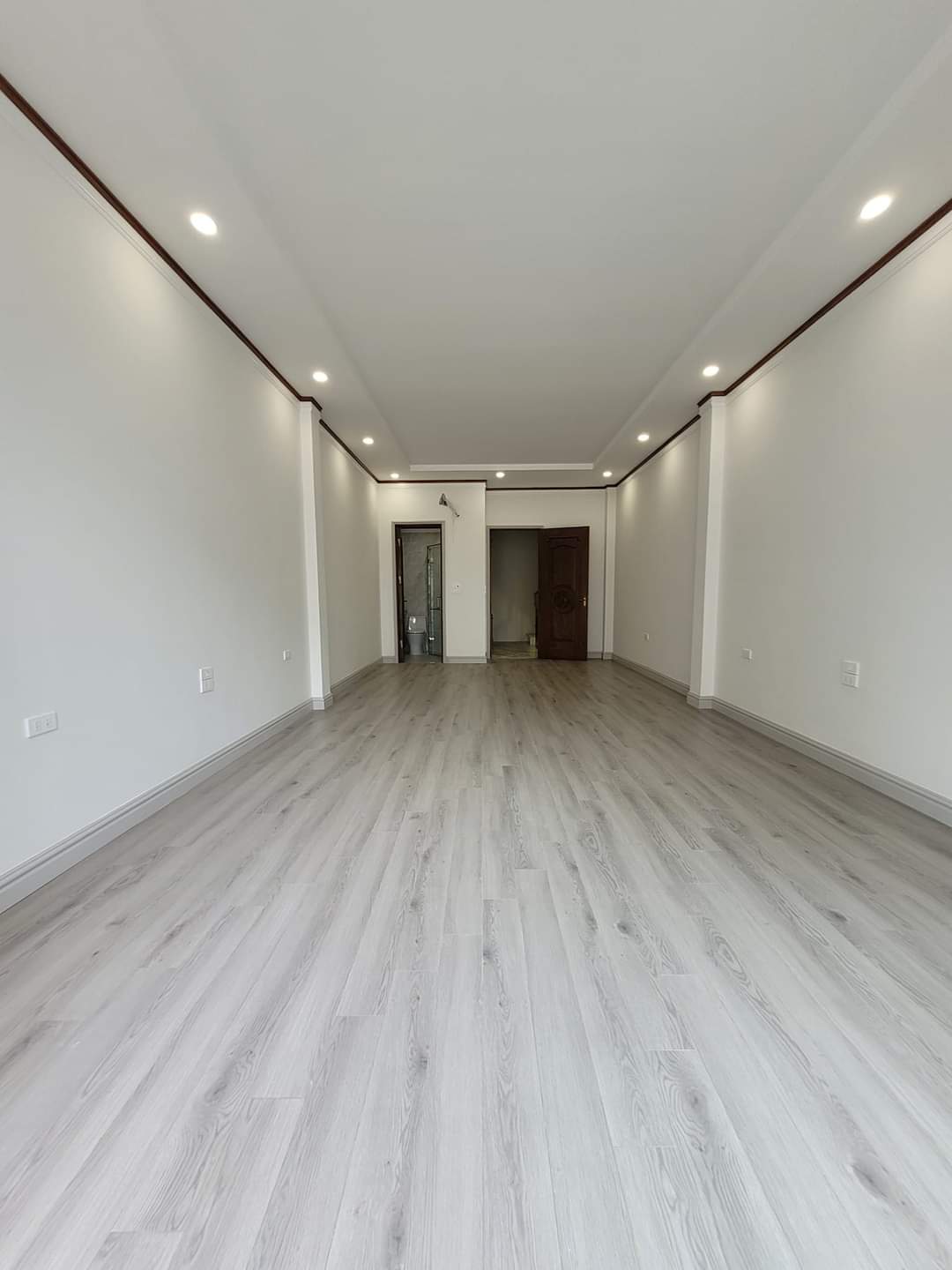 Bán nhà khúc thừa dụ cầu giây ôtô kinh doanh nhỉnh 15 tỷ 55m 7 tầng. 13817572