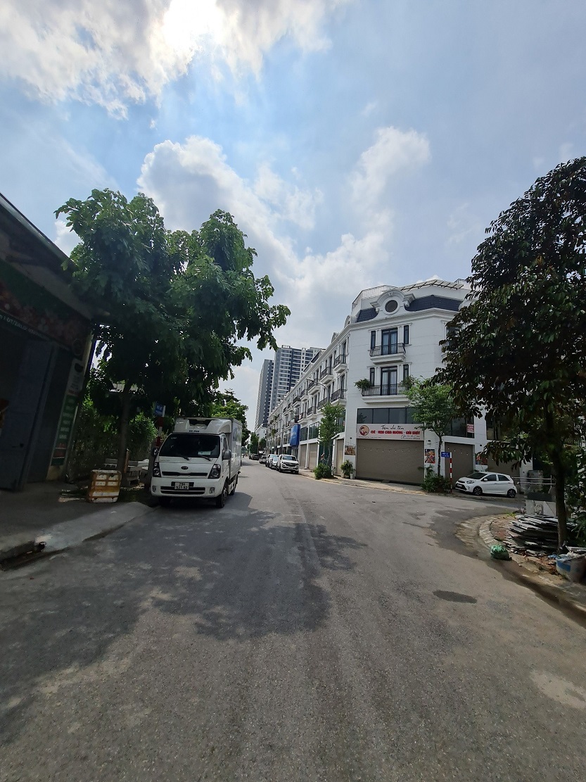 Bán nhà phố kinh doanh dự án East Center Trâu Quỳ, Gia Lâm, Hà Nội. DT sàn 385m2. LH 0989894845 13820121