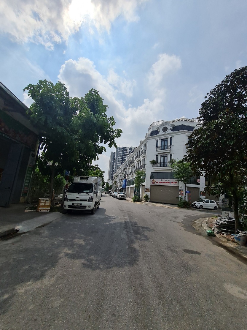 Bán nhà phố kinh doanh dự án East Center Trâu Quỳ, Gia Lâm, Hà Nội. DT sàn 385m2. LH 0989894845 13820122