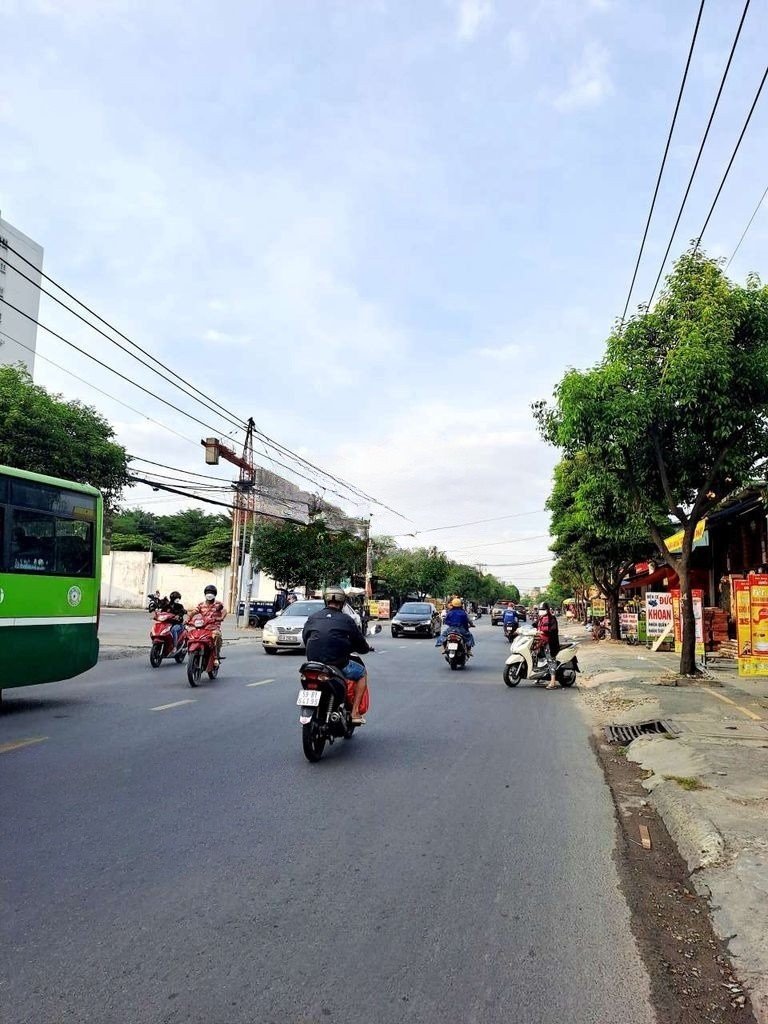 Mặt tiền Lê Văn Khương 5,5x35 sổ 186m2 đối diện bến Bus Thới An 16,5tỷ 13828913