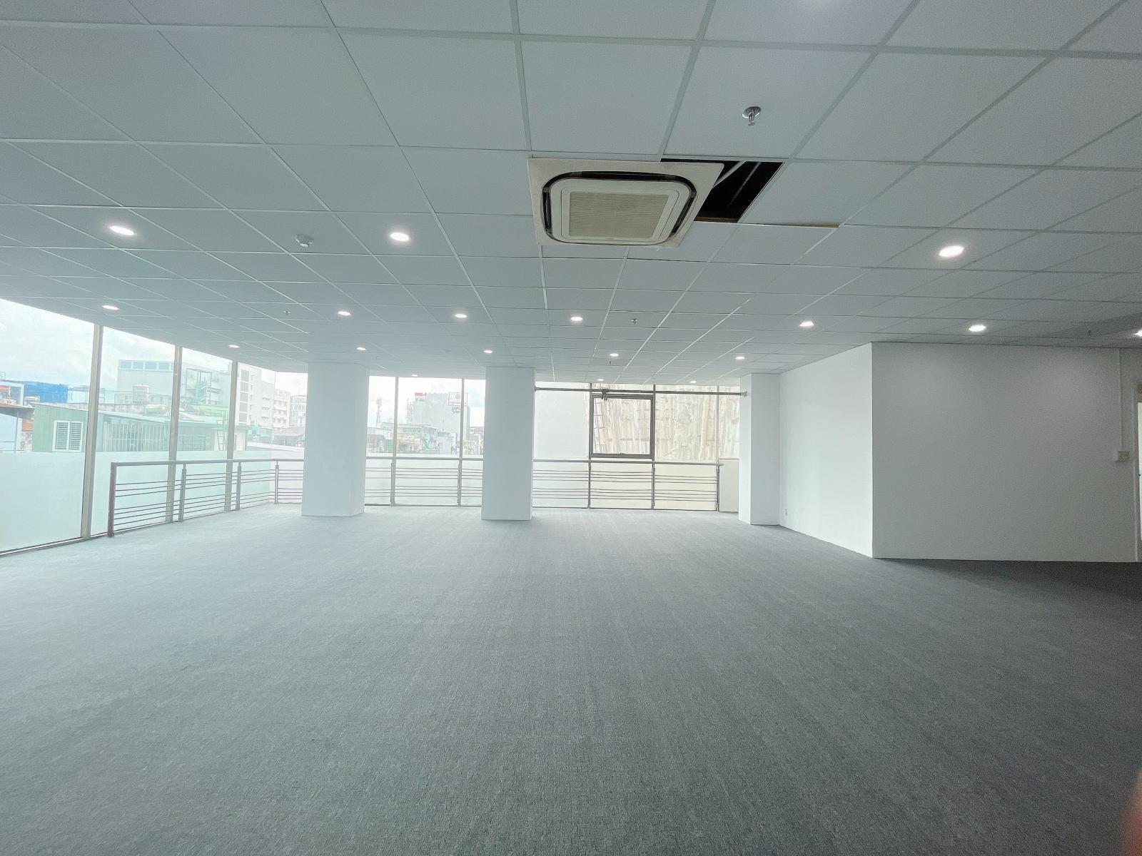 Văn phòng sàn 200m2 đẹp view kính sang trọng đường Hồ Văn Huê - Phú Nhuận 13833000