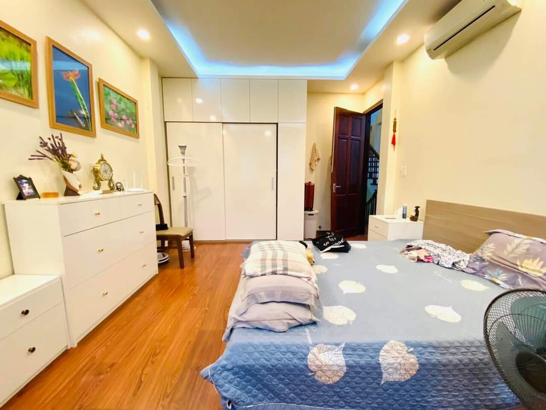 siêu rẻ ! nhà hoàng quốc việt phân lô ngõ thông ôtô  nhỉnh 13tỷ 58m 5T 13833250