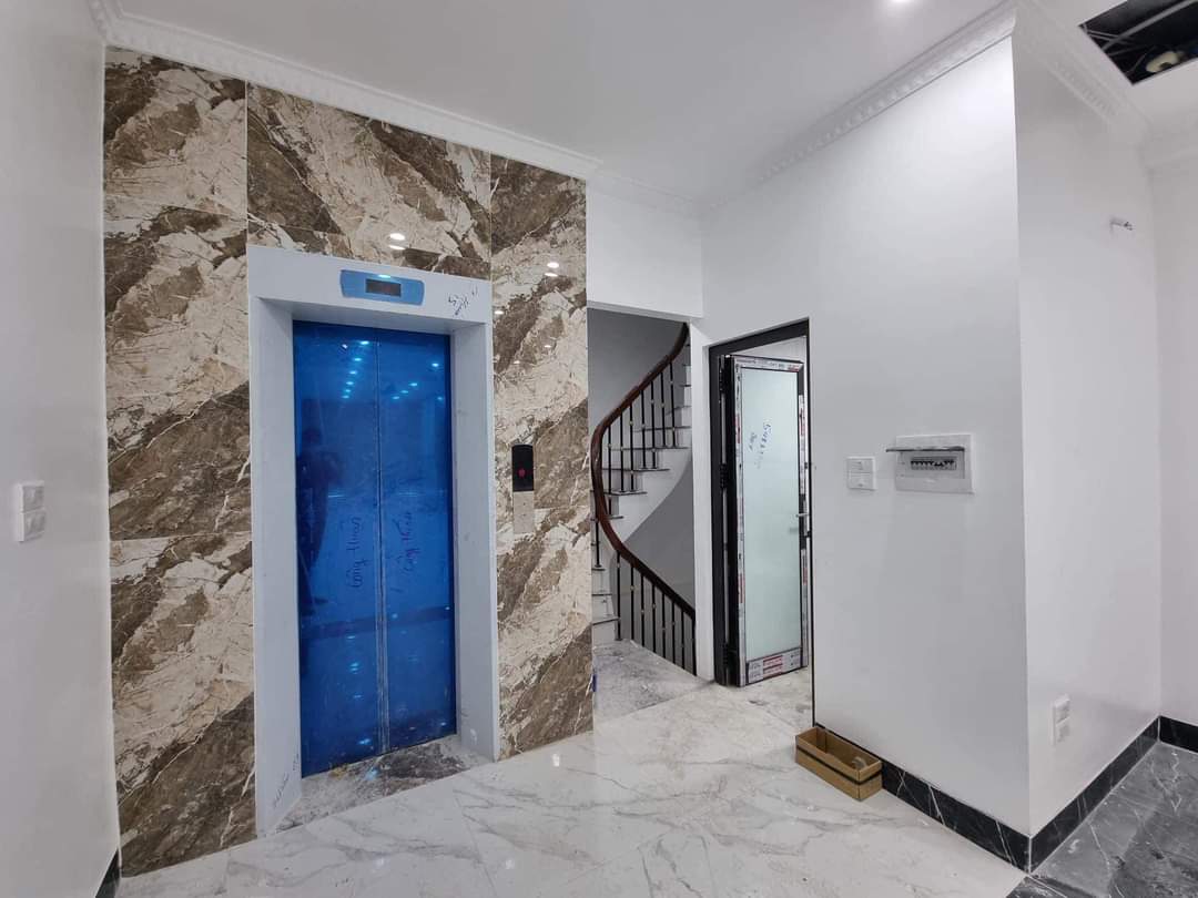 BÁN nhà hoàng quốc việt vỉ hè ô tô tránh TÒA VP đẹp nhỉnh 28 tỷ 89m 9T 13833291