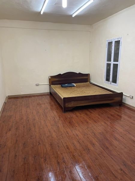 Chính chủ cần cho thuê nhà tập thể 25 m ở tầng 5, E7 khu Tập Thể  Quỳnh Mai, Hai Bà Trưng HN 13840978