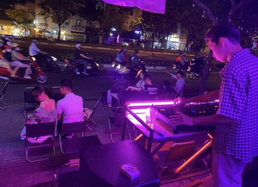 CẦN SANG GẤP QUÁN CAFE BEER DJ  Địa chỉ: 334 Phạm Văn Đồng - P1 - Quận Gò Vấp 13842666