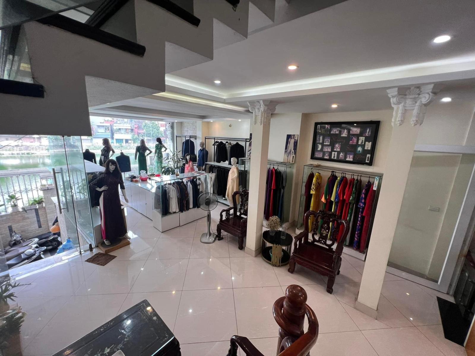 Nhà đẹp mặt hồ Ngọc Lâm, 100m x 4 tầng, mặt tiền 7.3m, ôtô dừng đỗ 13852631