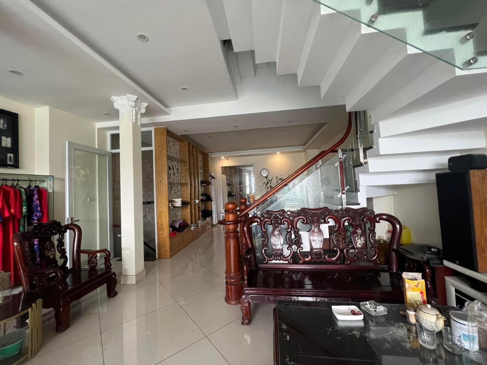 Nhà đẹp mặt hồ Ngọc Lâm, 100m x 4 tầng, mặt tiền 7.3m, ôtô dừng đỗ 13852631