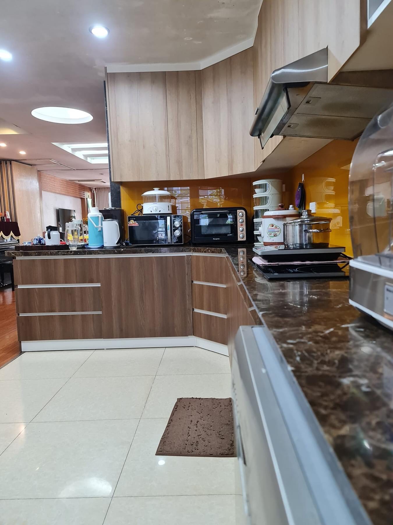 BÁN SIÊU NHÀ ĐẸP ĐÔNG QUAN - CẦU GIẤY 115M, 5T, MT 4.5M, VỈA HÈ, OTO TRÁNH, KD ĐỈNH. 0937651883. 13854646