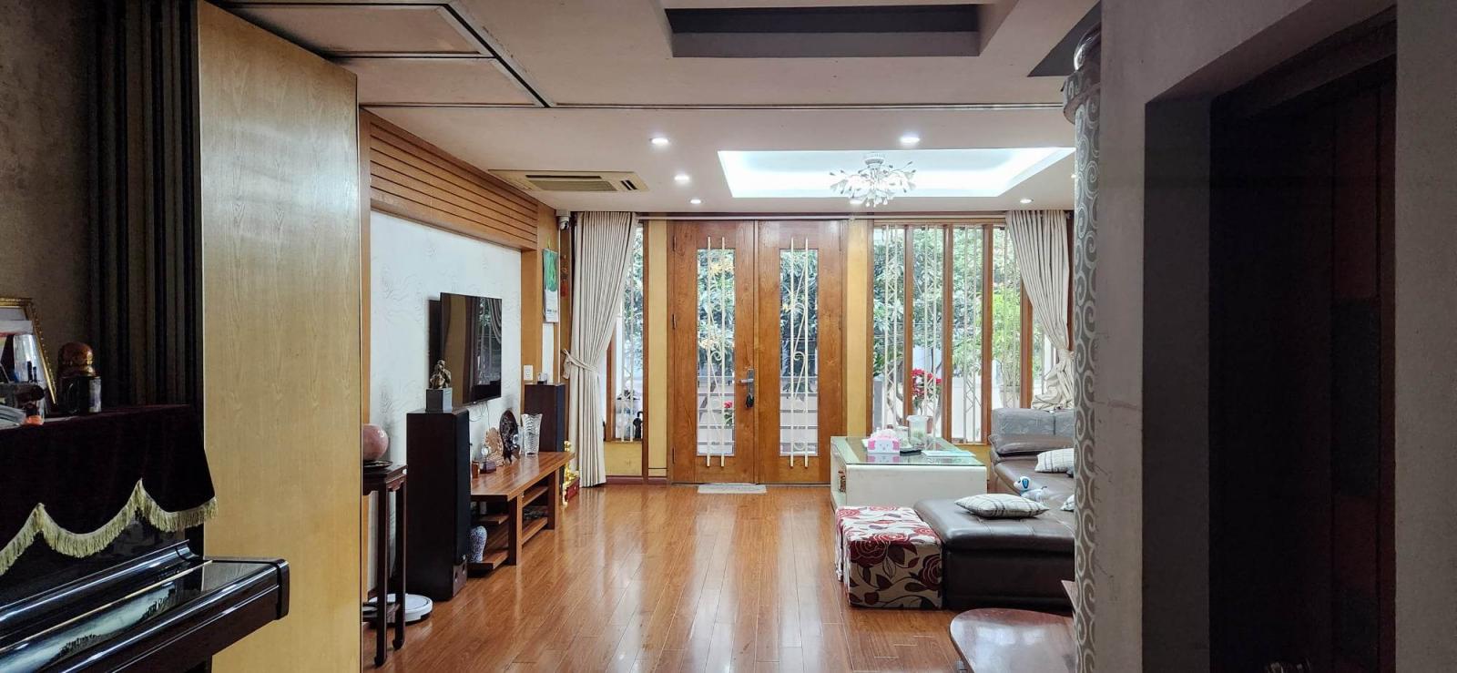 BÁN SIÊU NHÀ ĐẸP ĐÔNG QUAN - CẦU GIẤY 115M, 5T, MT 4.5M, VỈA HÈ, OTO TRÁNH, KD ĐỈNH. 0937651883. 13854646