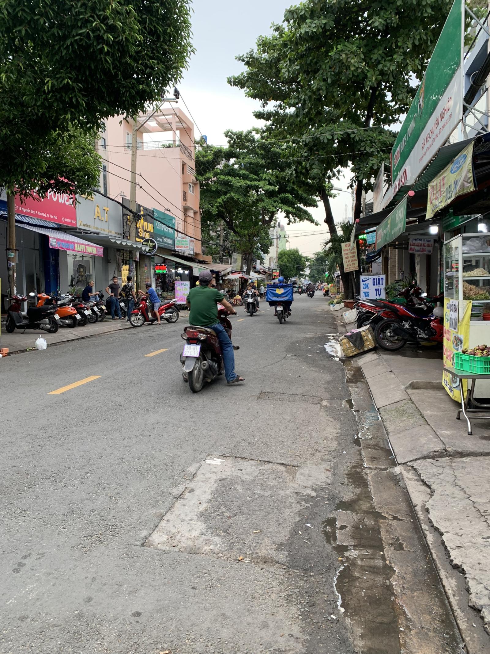 Bán nhà Mặt tiền ngay Chợ Tân Hương - Nguyễn Suý, DT: 4.3x19m, 3 Tầng, 4PN, giá 10.4 tỷ 13862120