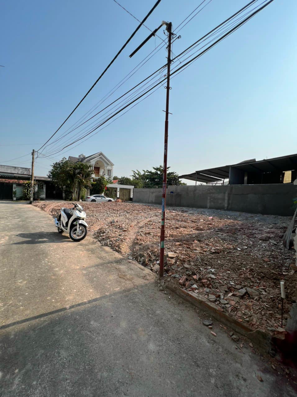 đất vuông đẹp sau PCCC ngã 4 Tân Phong p. Trảng Dài chỉ 2T450 TL trực tiếp đg xe hơi tới đất 13869399