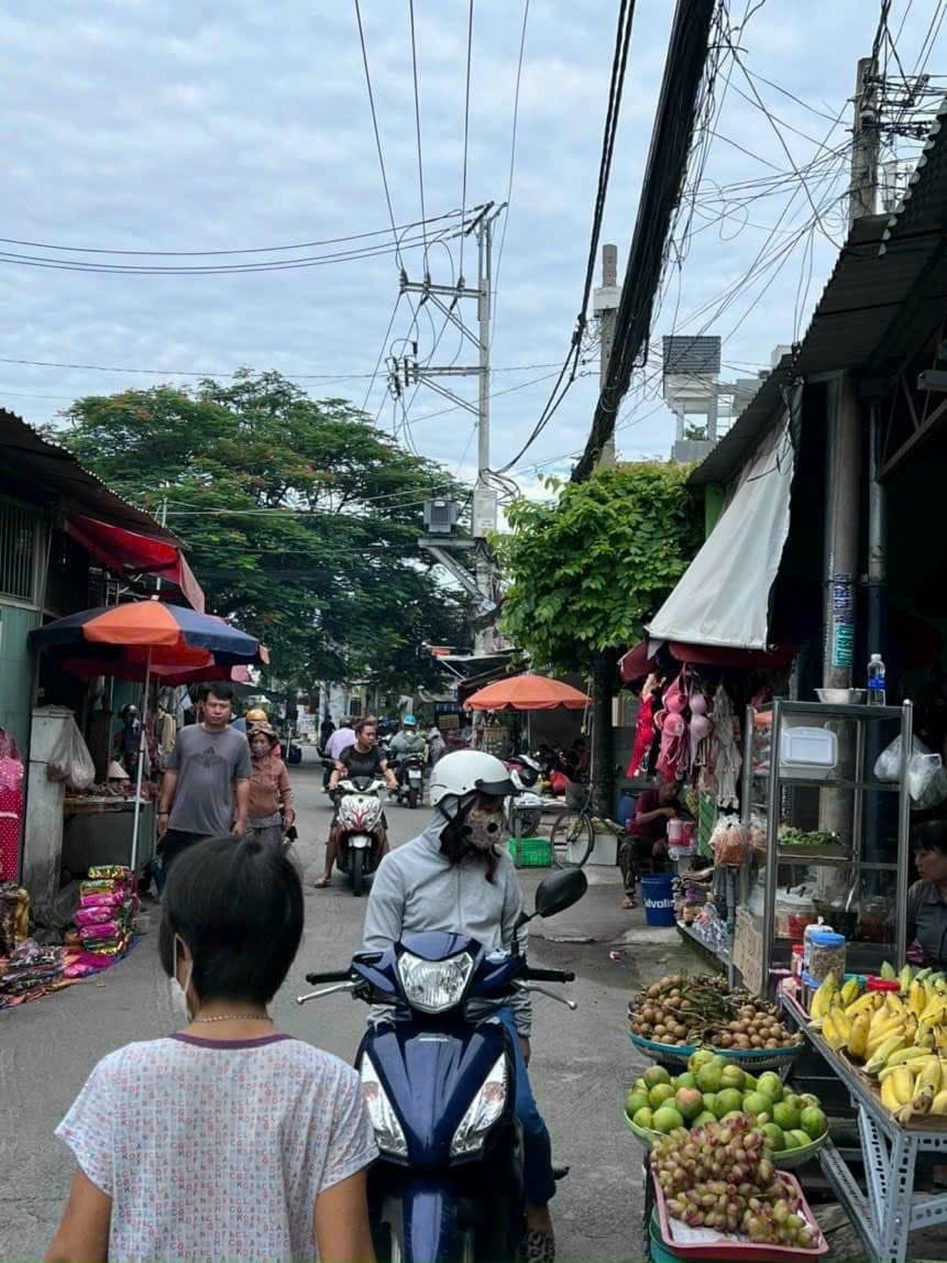 MUA 1 ĐƯỢC 2 NHÀ MẶT TIỀN CHỢ - 8M X 18M - ĐANG THUÊ 12TR/THÁNG 13871465