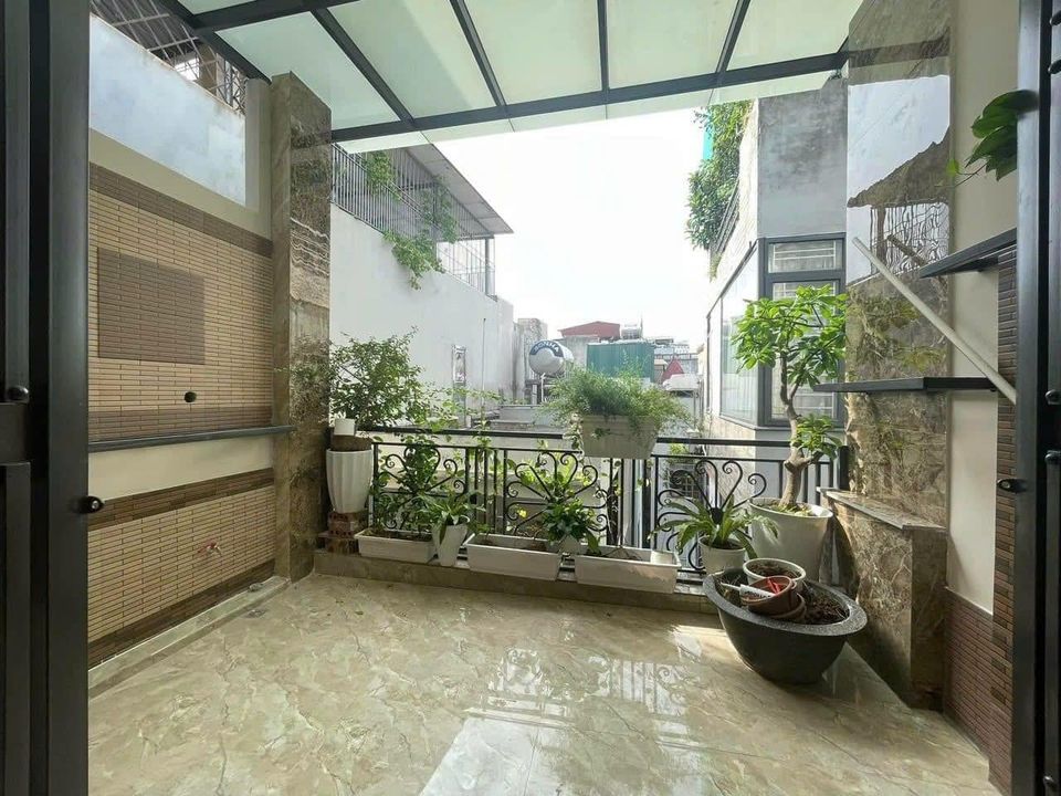 NHÀ MẶT PHỐ LONG BIÊN - VỈA HÈ - LÔ GÓC - NGÃ TƯ- KINH DOANH - THANG MÁY - 7 TẦNG. 13878237