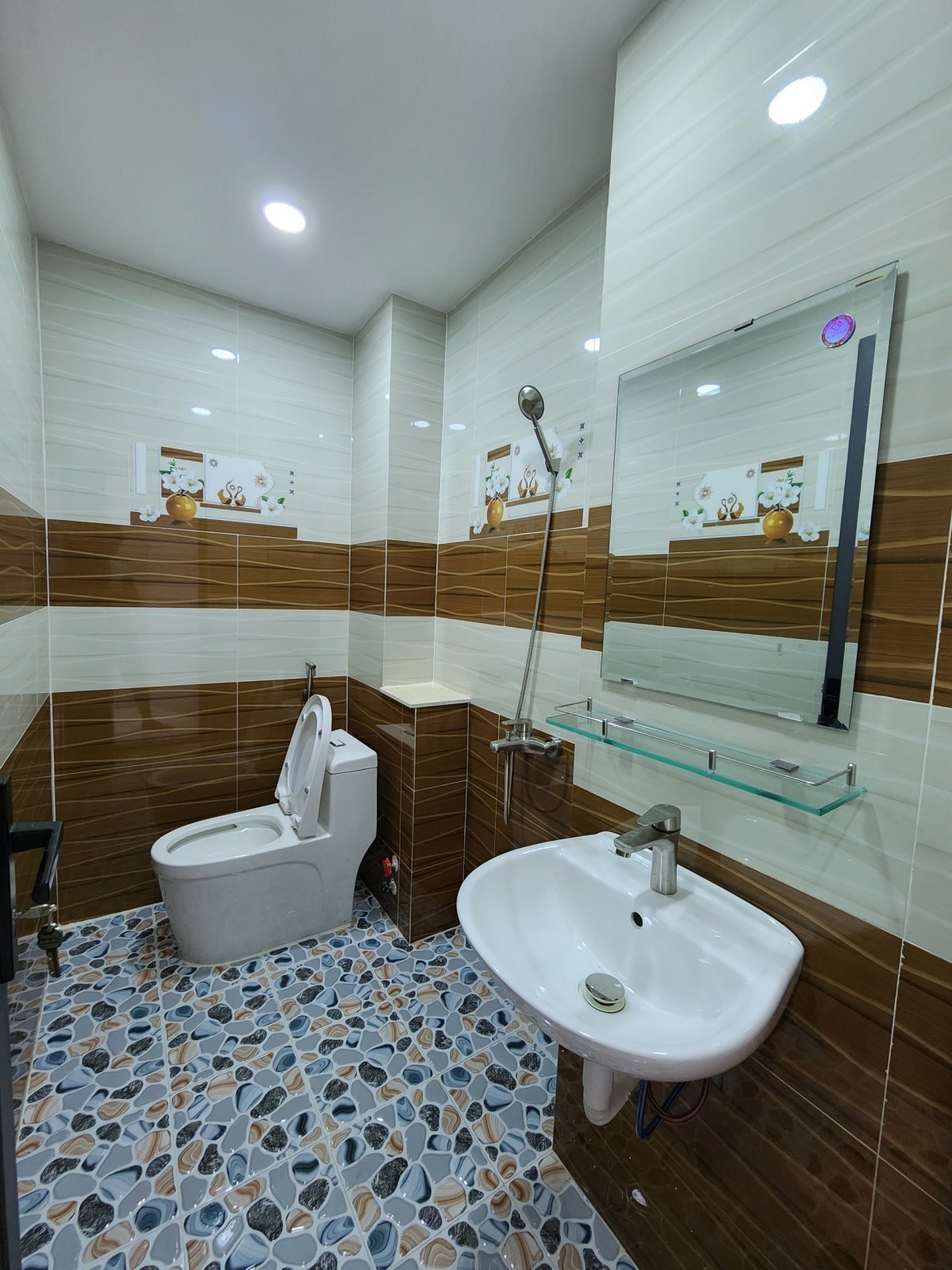 NGUYỄN THÁI SƠN – 60M2 VUÔNG VỨC – 5 TẦNG – 5 PHÒNG NGỦ LỚN  13888091