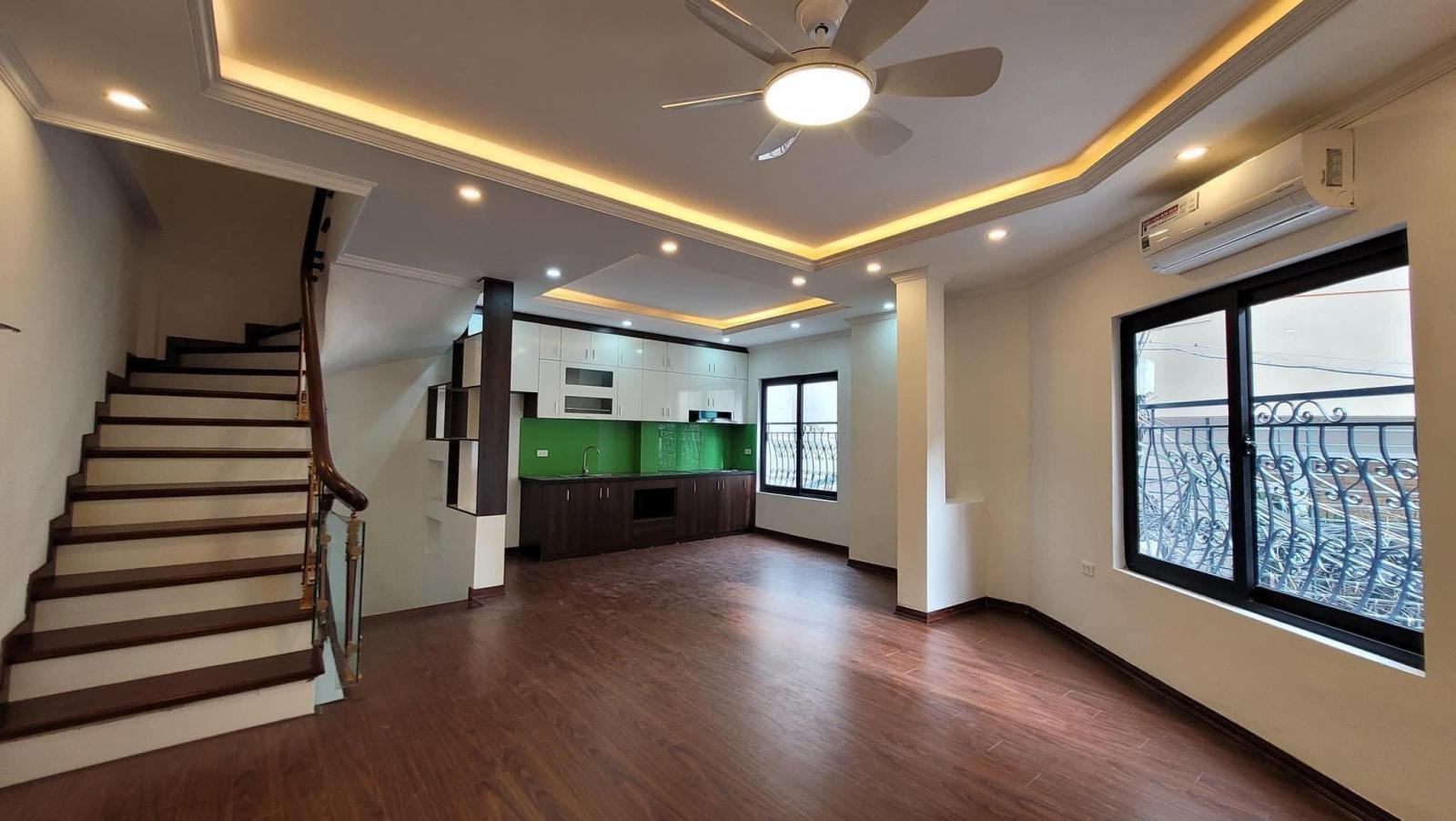 bán nhà lô góc Hồng Tiến-Bồ Đề, 40m x 5tầng, gara, kinh doanh, full nội thất 13888119