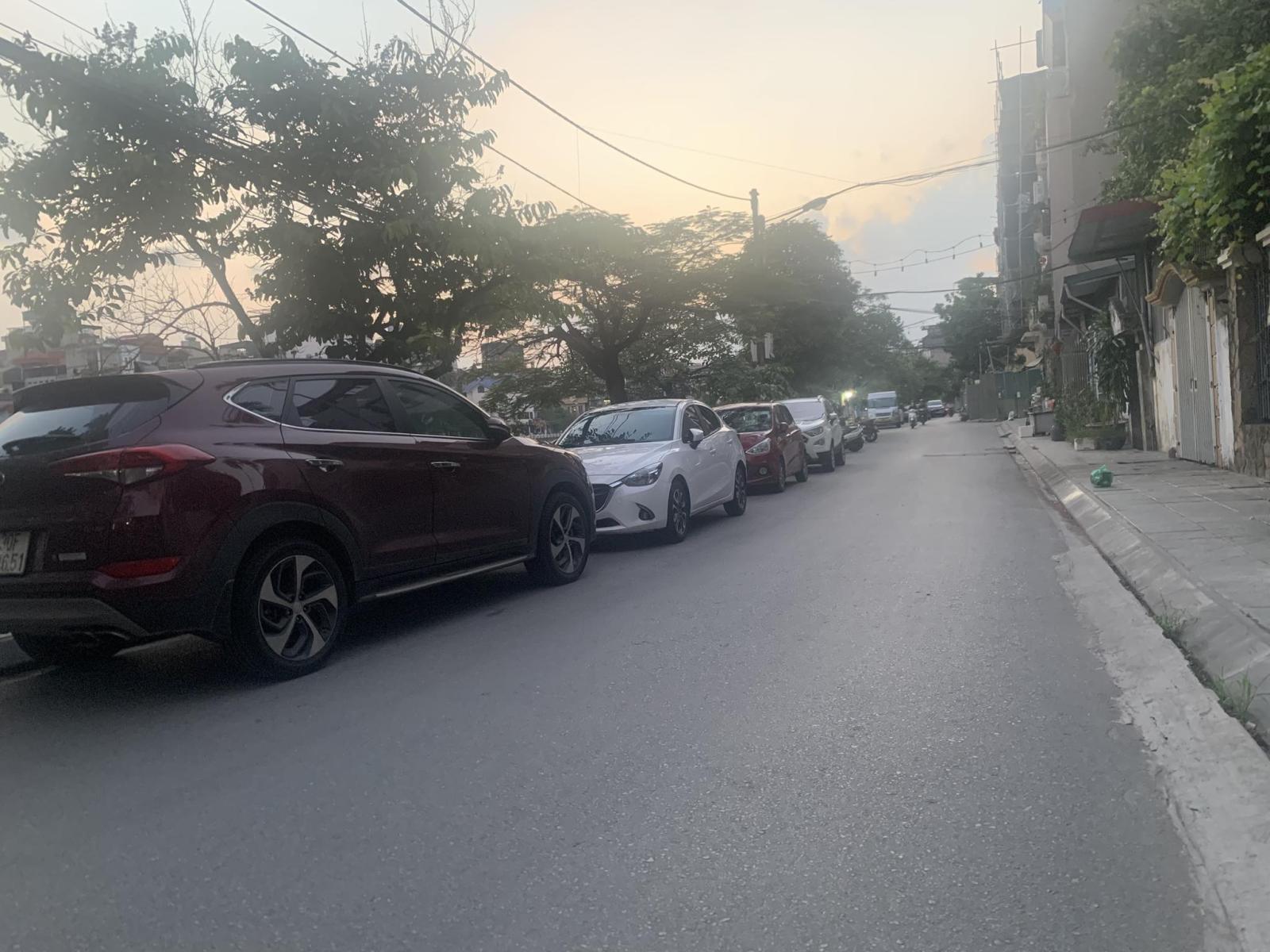 bán nhà lô góc Hồng Tiến-Bồ Đề, 40m x 5tầng, gara, kinh doanh, full nội thất 13888119