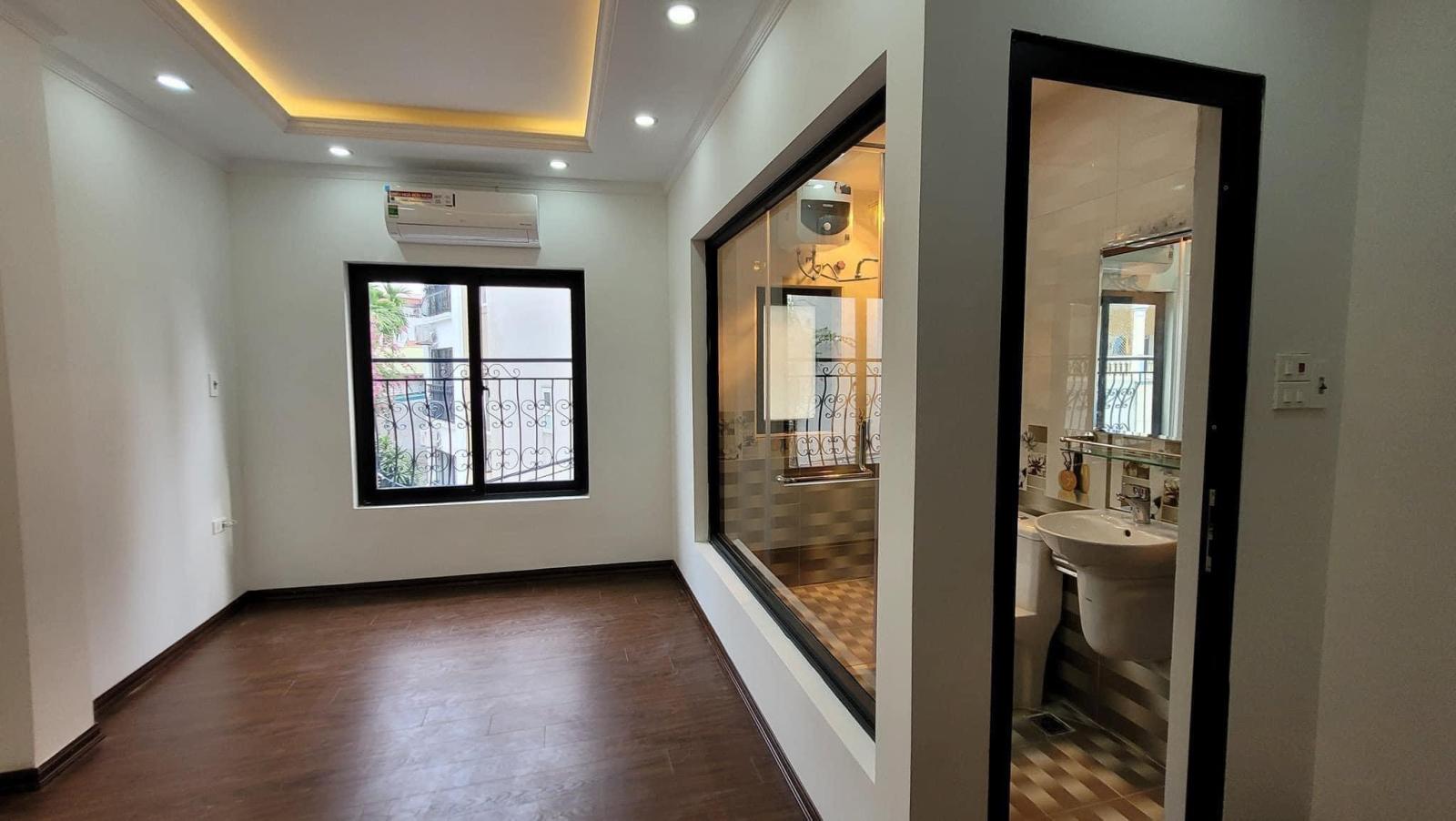 bán nhà lô góc Hồng Tiến-Bồ Đề, 40m x 5tầng, gara, kinh doanh, full nội thất 13888119