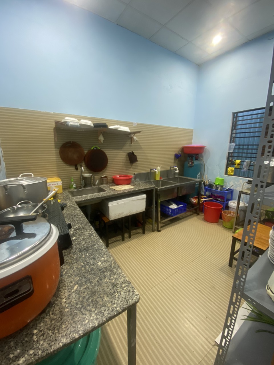 CẦN SANG NHƯỢNG QUÁN ĂN Cần sang quán ăn đang hoạt động. 13889256