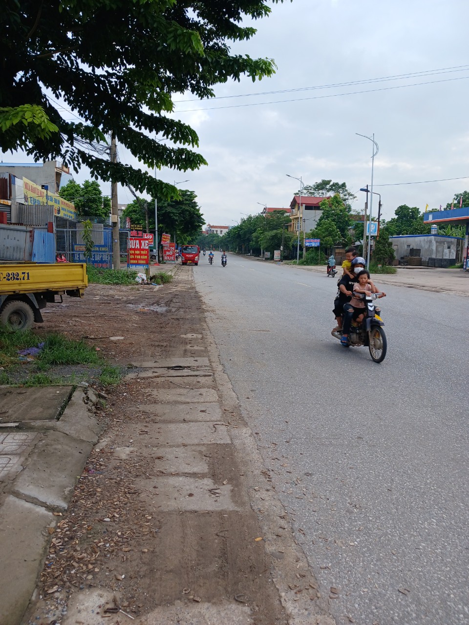 ( CHÍNH CHỦ) bán đất tặng nhà  3 tầng mới đẹp, trước mặt có ki ốt kinh doanh mặt đường QL3 thuộc TP 13890222