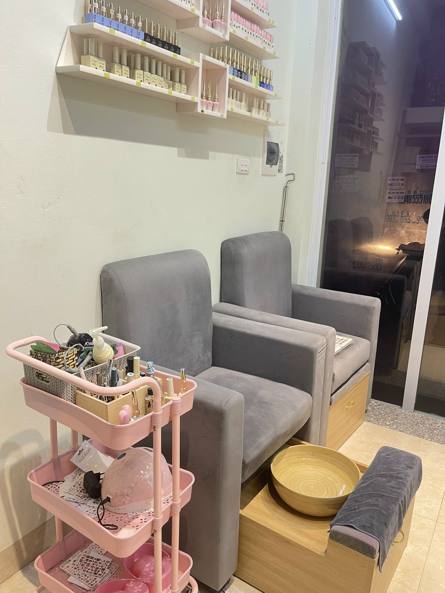 SANG NHƯỢNG TIỆM NAIL MI  Địa chỉ: Trần Thái Tông, Cầu Giấy, Hà Nội 13891163