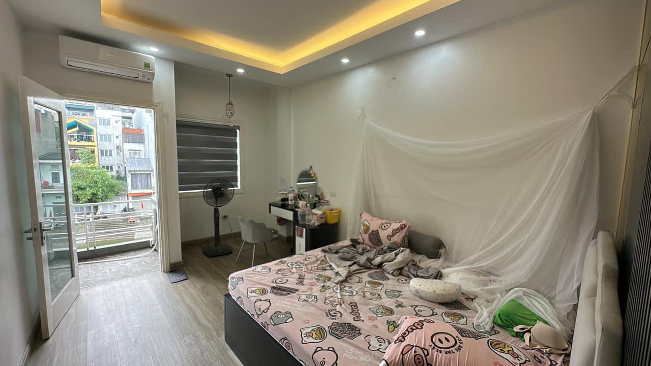 Siêu hiếm nhà mặt hồ Ngọc Lâm, 1 mặt ngõ, 140m x 4tầng, nở hậu, full thổ cư 13891953