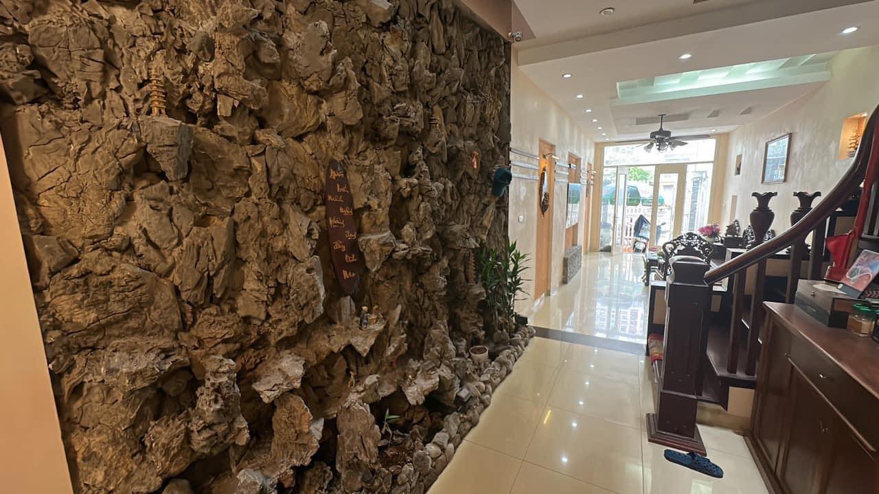 Siêu hiếm nhà mặt hồ Ngọc Lâm, 1 mặt ngõ, 140m x 4tầng, nở hậu, full thổ cư 13891953