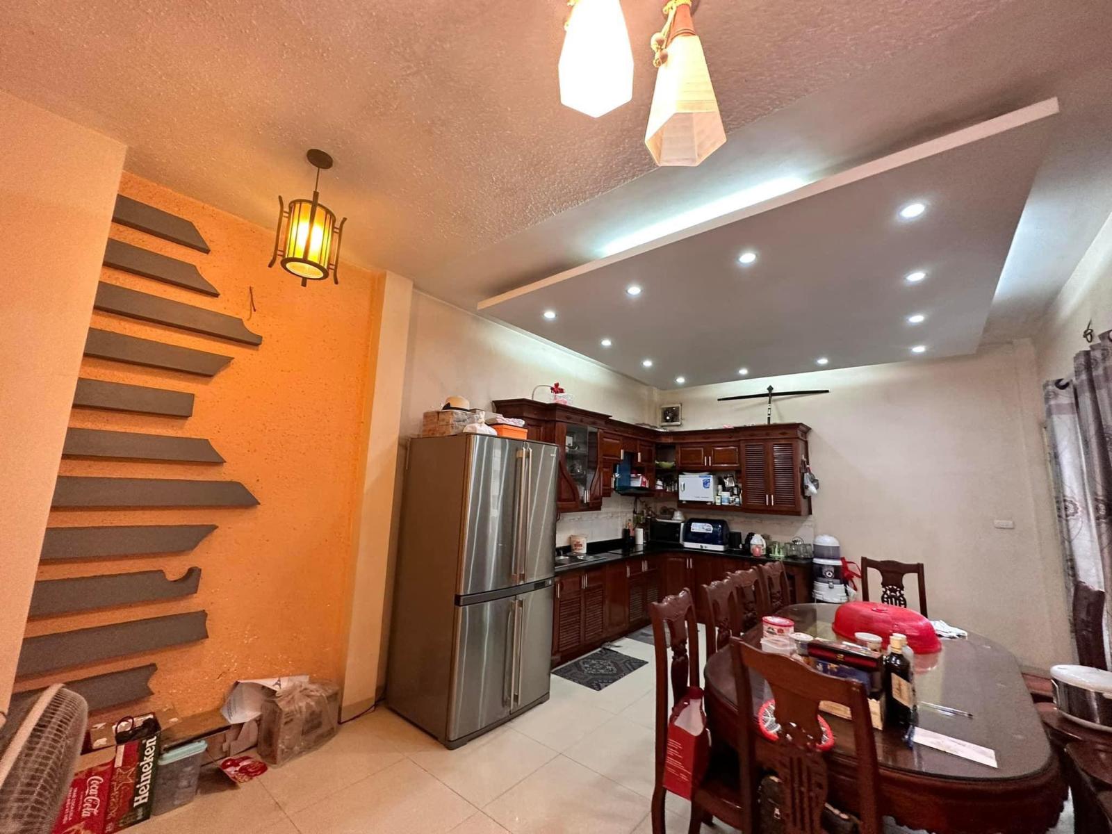 Siêu hiếm nhà mặt hồ Ngọc Lâm, 1 mặt ngõ, 140m x 4tầng, nở hậu, full thổ cư 13891953