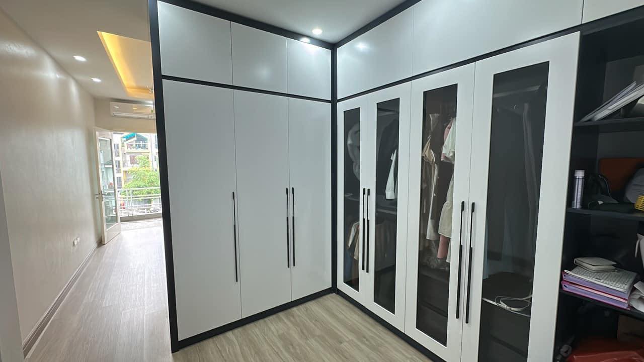 Siêu hiếm nhà mặt hồ Ngọc Lâm, 1 mặt ngõ, 140m x 4tầng, nở hậu, full thổ cư 13891953