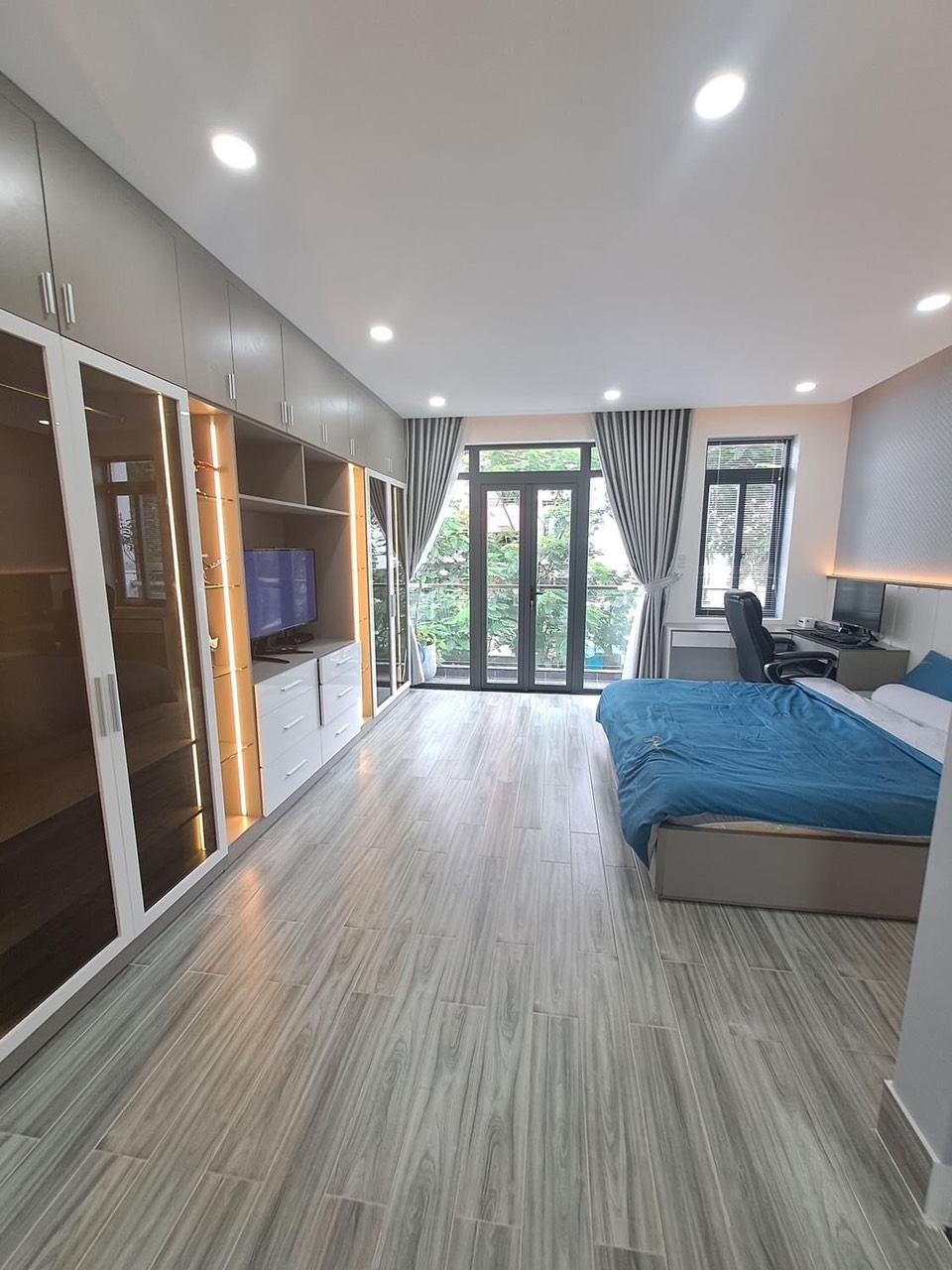 Siêu phẩm 5 lầu mới có thang máy ngang 5m 60m2 Phan Huy Ích vài bước đi siêu thị 8.9 tỷ.  13893214