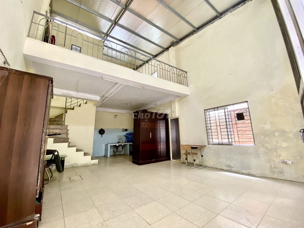 Cho thuê nhà riêng thoáng mát 40 m2 + lửng 15 m2 tại Ngõ 123 Ngọc Hồi 13900726