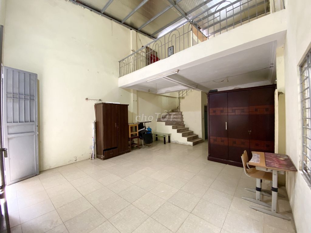 Cho thuê nhà riêng thoáng mát 40 m2 + lửng 15 m2 tại Ngõ 123 Ngọc Hồi 13900726