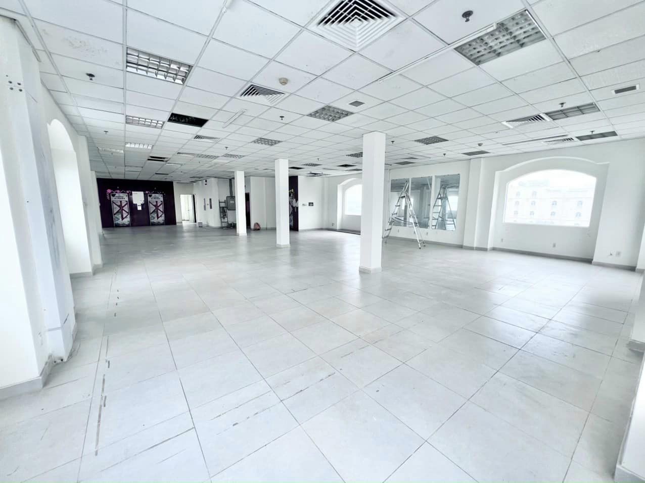 Bán gấp tòa building Lộc Phát, 68 Bạch Đằng 2, P. 2, Q. Tân Bình, diện tích (10,2x13)m, hầm 6 tầng. 13910922