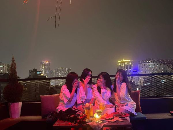 Cho thuê sân thượng kinh doanh cafe rooftop tại Nguyễn Phúc Lai , DTSD 150m2 , giá 15tr 13912129